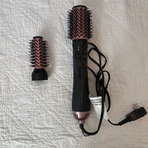 Luxe and Willow Pink and Black Hair Styling Brush. Blow dry brush